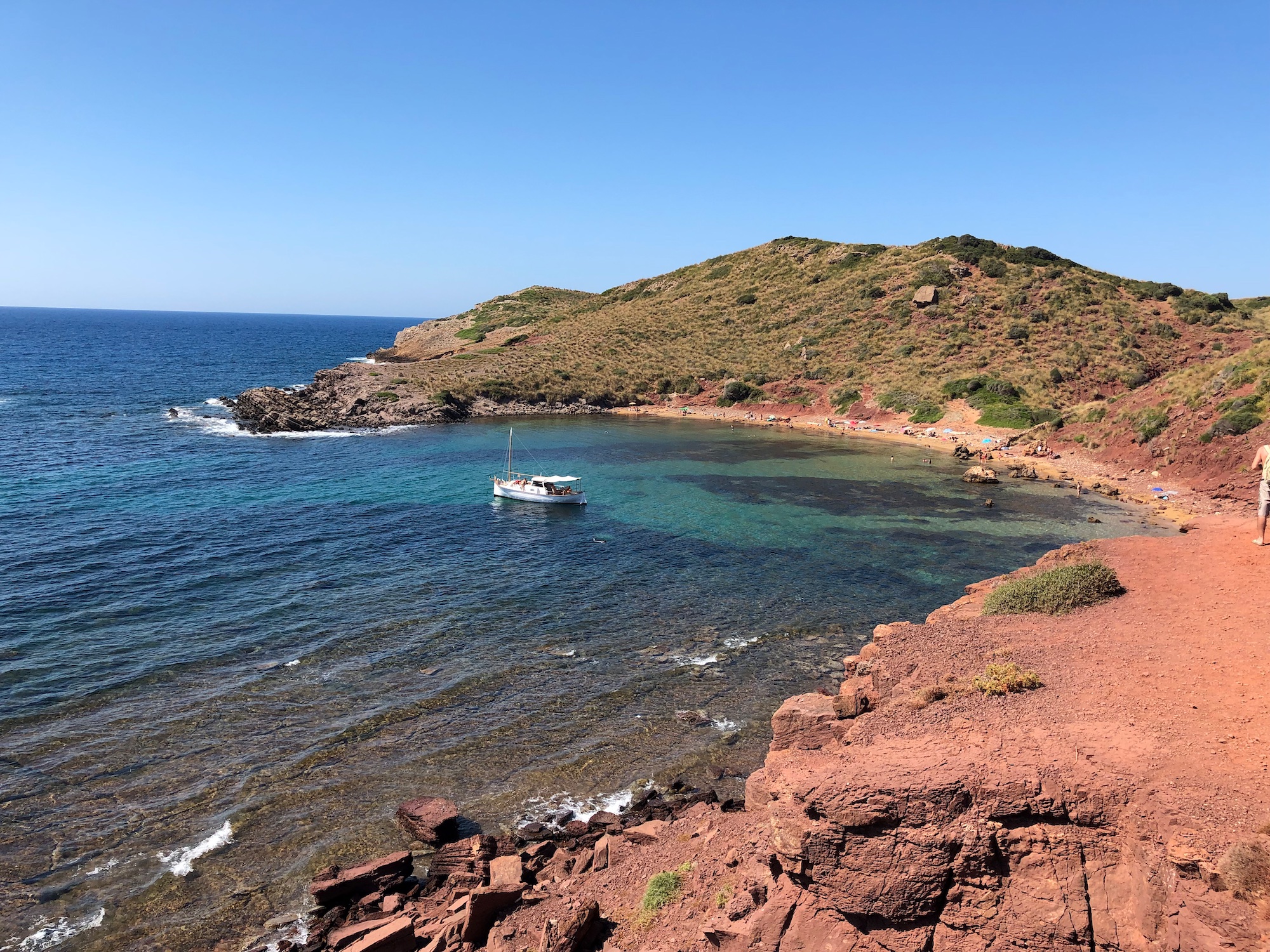 Spiaggia rossa di Cavalleria (tratto destro)