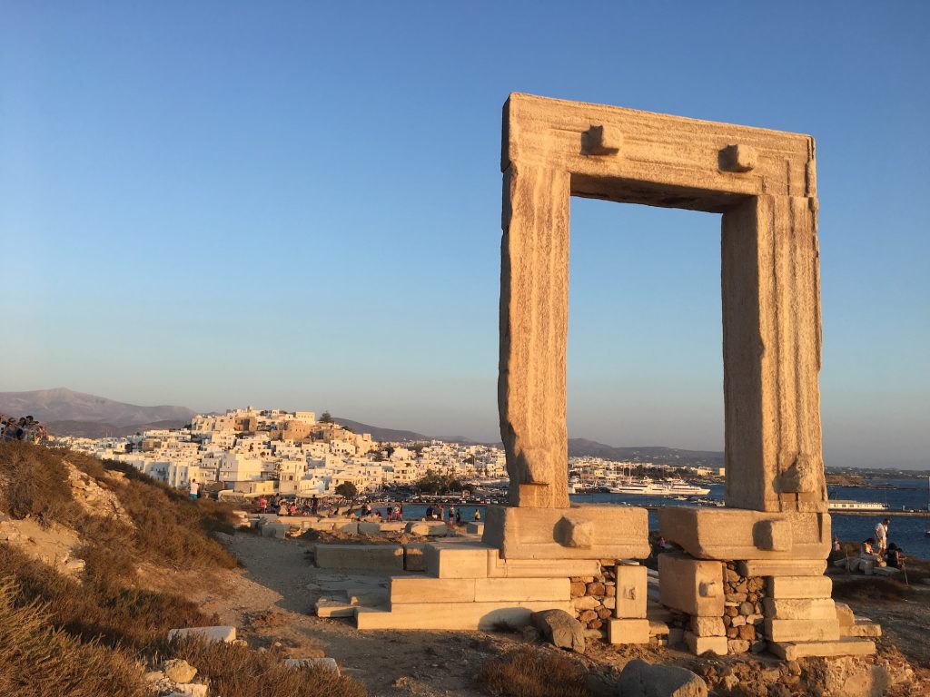 La porta del tempio di Apollo: una cornice spettacolare per uno scatto perfetto!